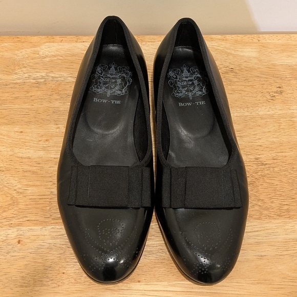 Bow-Tie 6 1/2 Men's Leather Loafers with Black Bows and Skull and Crossbones - Picture 1 of 16